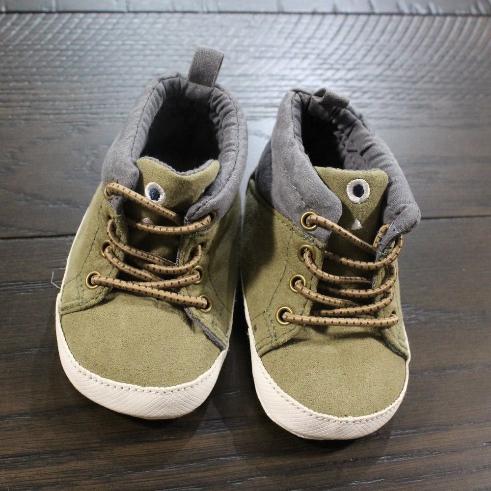 NWOT Kids/Toddler Green Sneakers 6-9 Months
